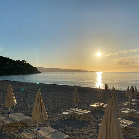 Casa Vacanze Antares Шилла Екстер'єр фото